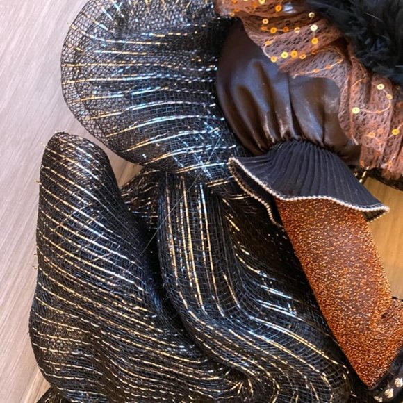 Halloween Witch Wreath - Picture 6 of 10